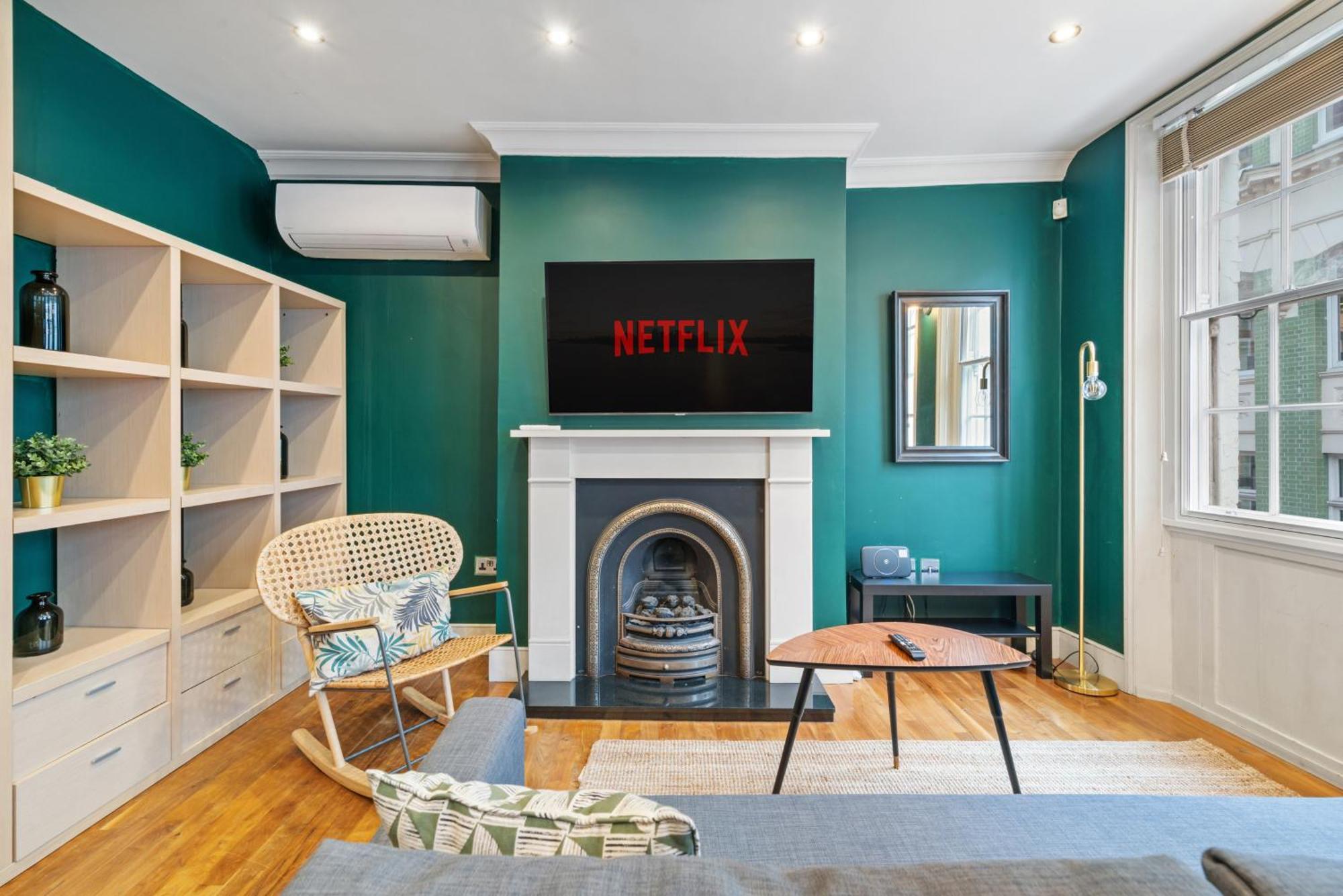 Fantastic One Bedroom In Soho Apartment London